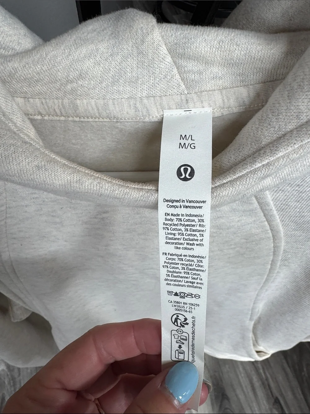 Lululemon Women’s Lightweight Cream & gray speckled cowl neck Hoodie Pullover.
